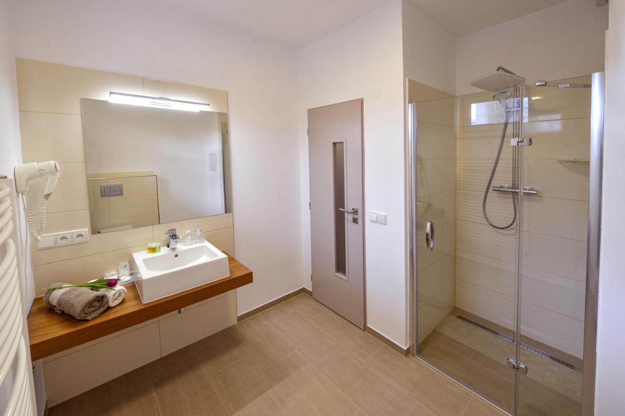 Hotel U Kaplicky Písek Екстериор снимка