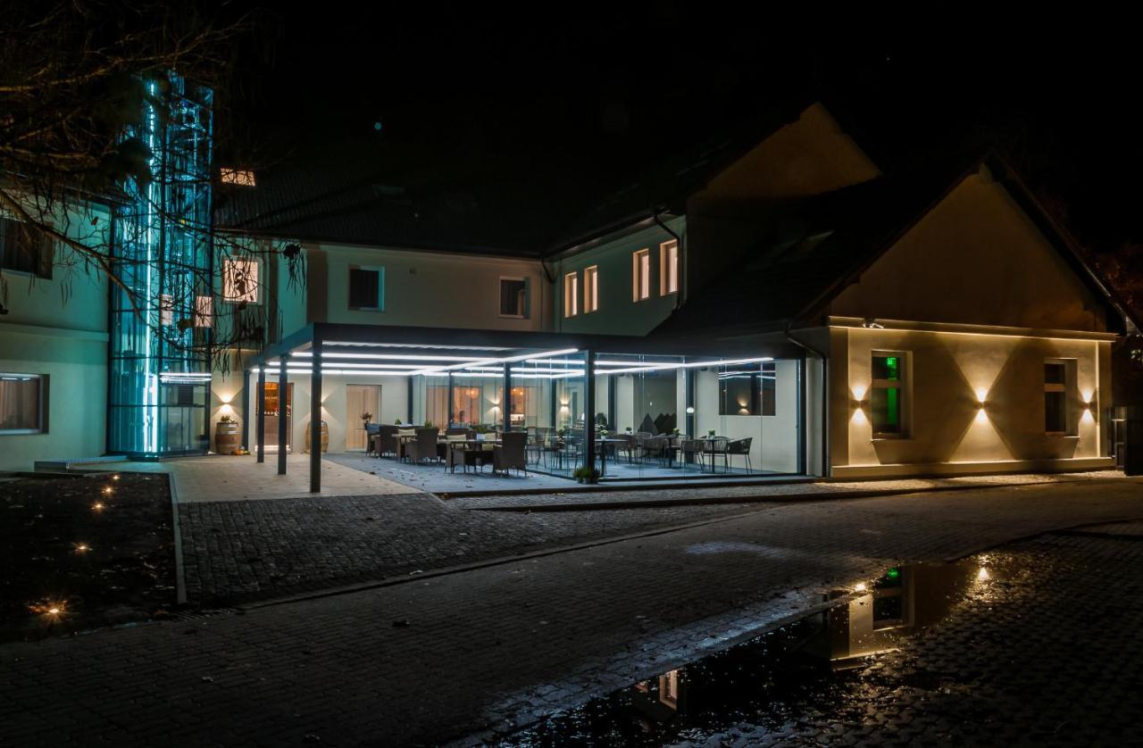 Hotel U Kaplicky Písek Екстериор снимка