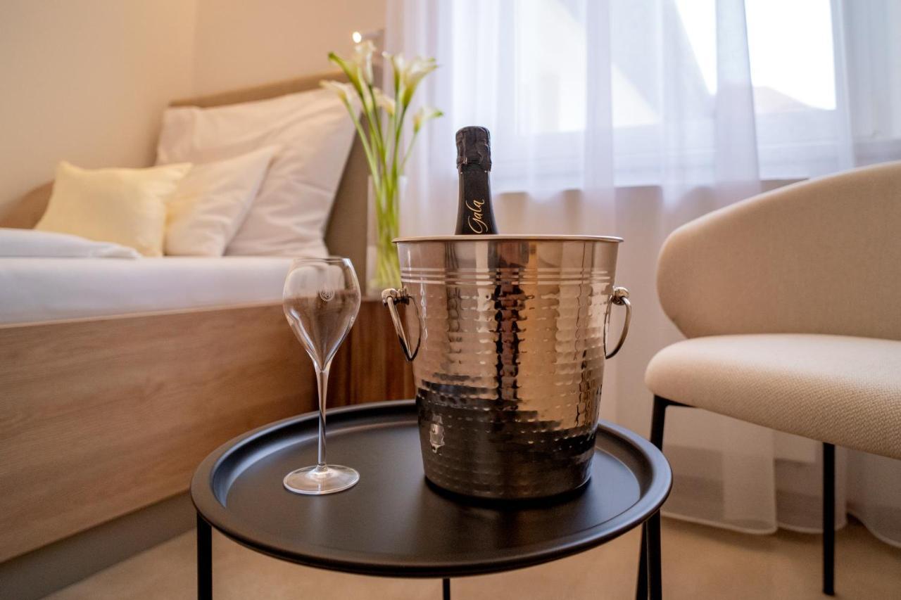 Hotel U Kaplicky Písek Екстериор снимка