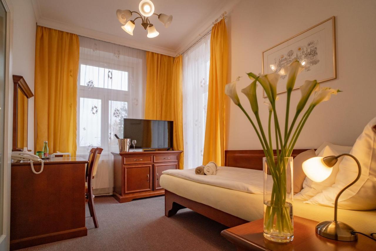 Hotel U Kaplicky Písek Екстериор снимка