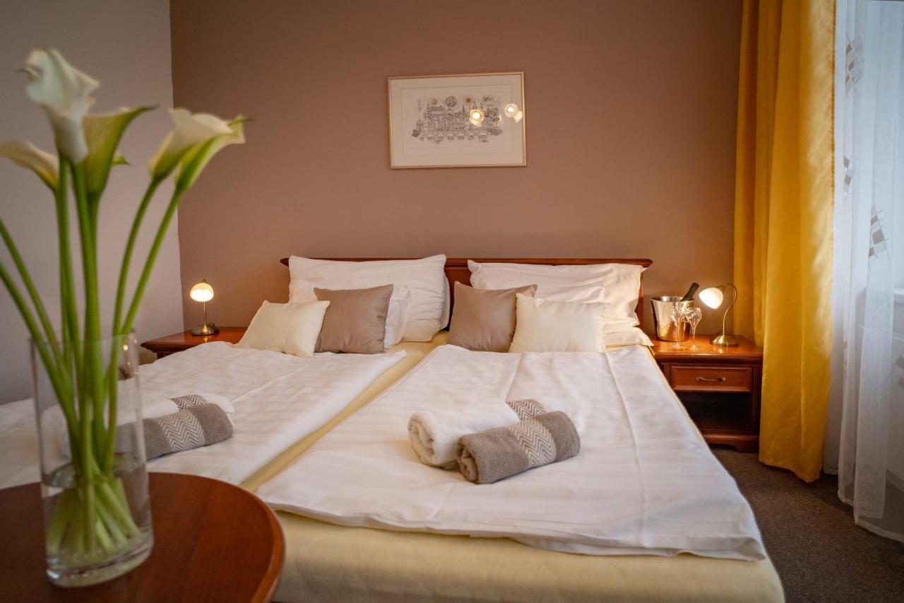 Hotel U Kaplicky Písek Екстериор снимка