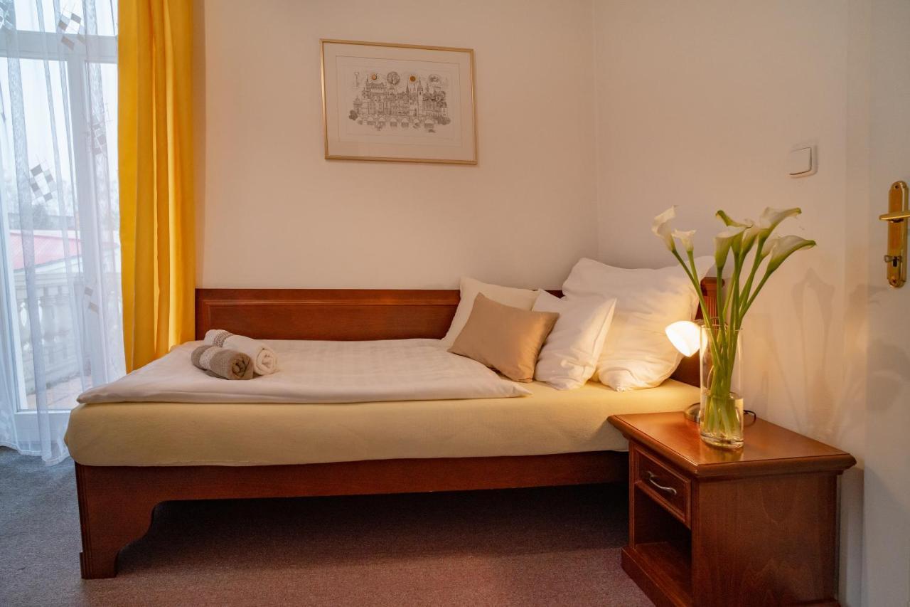 Hotel U Kaplicky Písek Екстериор снимка