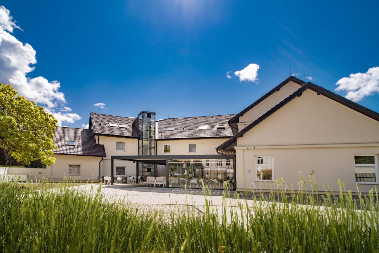Hotel U Kaplicky Písek Екстериор снимка