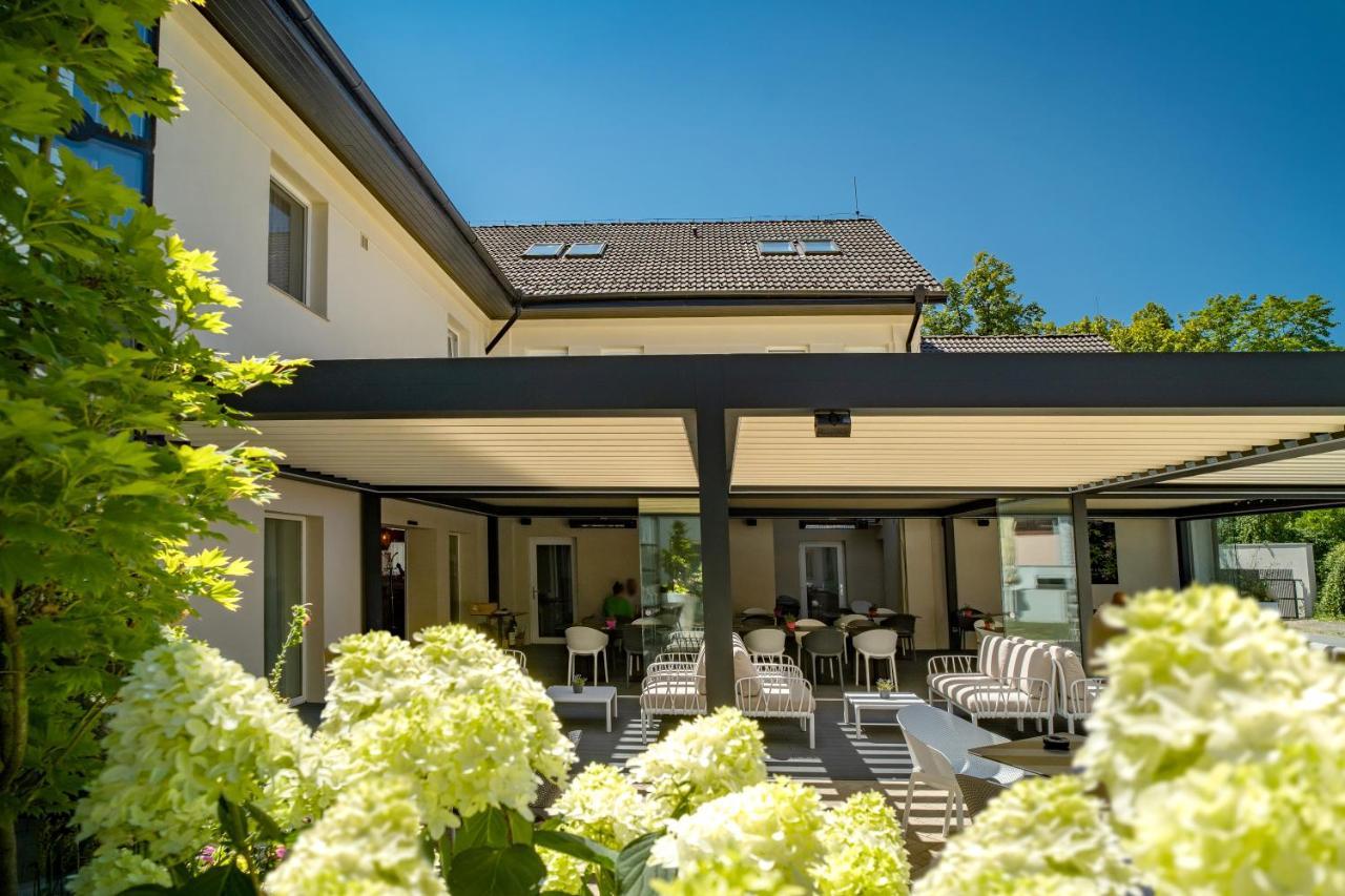Hotel U Kaplicky Písek Екстериор снимка