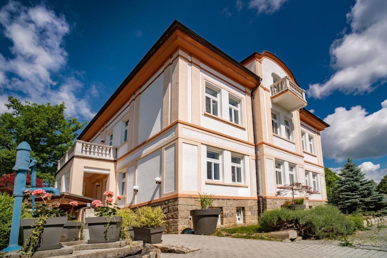 Hotel U Kaplicky Písek Екстериор снимка