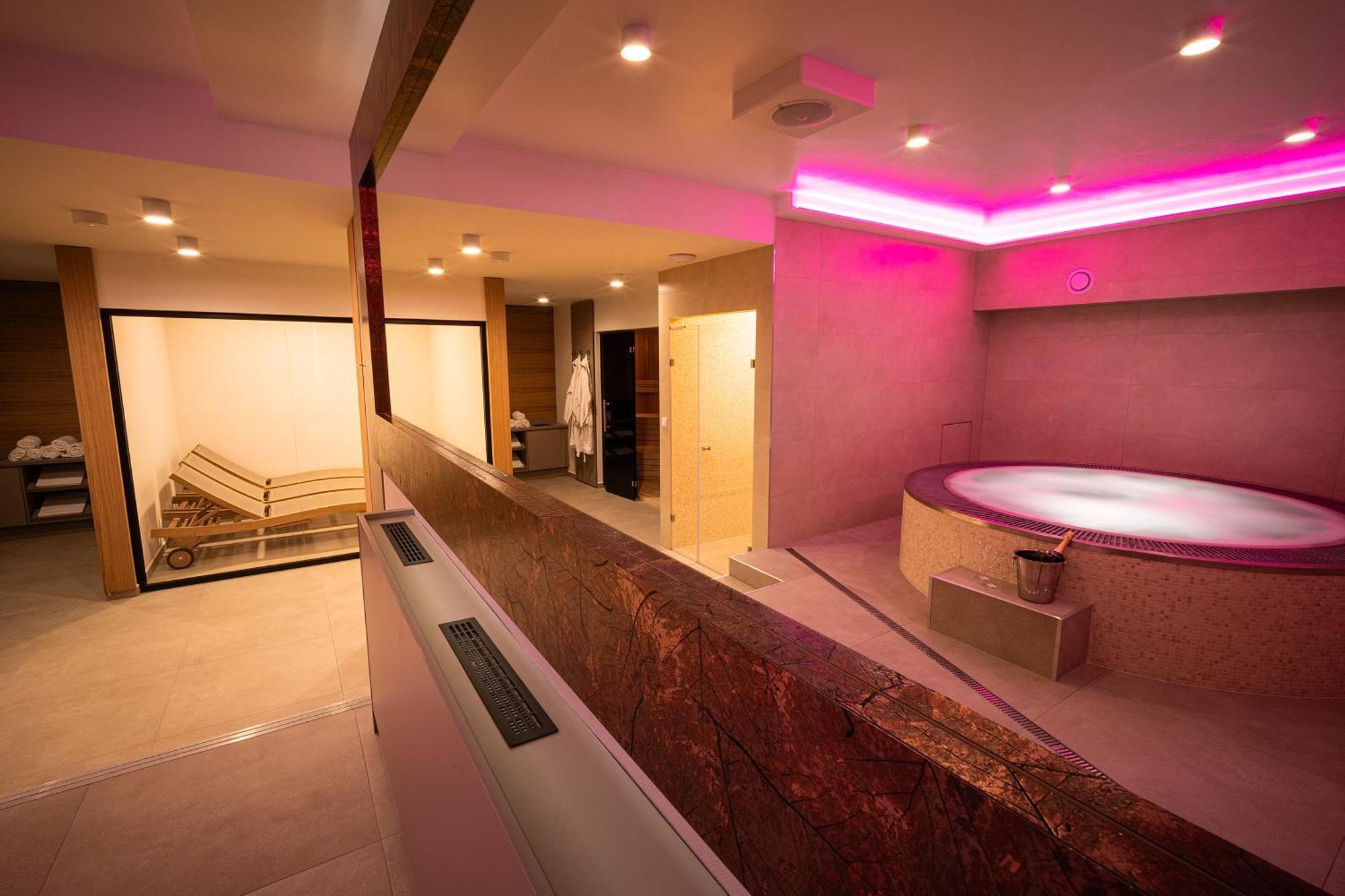 Hotel U Kaplicky Písek Екстериор снимка
